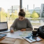 découvrez comment comparer efficacement les offres d'hébergement, de transport et de services pour faciliter votre installation lors d'un changement de ville universitaire.